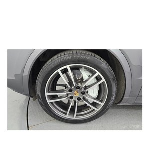 Porsche Cayenne 4.0 Turbo 2023 con Volante a la Izquierda, Asientos de Cuero, Cámara Trasera, Solo 66,498 Km! - Product Image 5