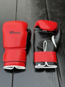 Gants de boxe de compétition en cuir véritable respirants unisexes avec fermeture à lacets, sangle de poignet réglable, logo personnalisé, 16 oz, rouge - Product Image 3