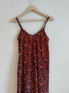 ชุดเดรสยาวผ้าไหมทำมือสำหรับผู้หญิง คอวี แขนกุด สไตล์โบฮีเมียน ยั่งยืน ใช้ได้ในช่วงฤดูร้อน เหมาะสำหรับงานเฉลิมฉลองวันหยุด - Product Image 2