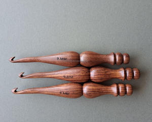 Kit de crochets à tricoter en bois, faits à la main, ergonomiques, écologiques, durables, confortables, outils de haute qualité pour le tricot - Product Image 3