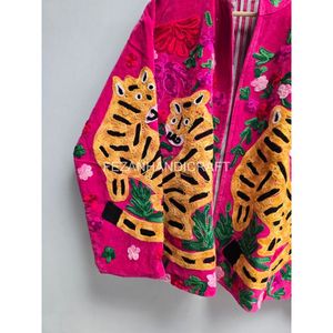 Veste rose brodée à motif tigre, col mandarin, vêtements de printemps pour femmes, design fait main, manches longues, coupe régulière - Product Image 6