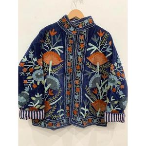 Veste unisexe Suzani en velours brodé à la main, motif floral, col montant, manches longues, hiver, écologique, respirante, longueur standard - Product Image 1