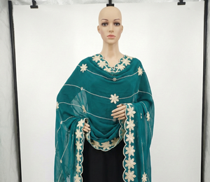Pañuelo Islámico Transpirable de 2.23m con Bordado de Pedrería y Decoración Floral, Estilo Dubái, Algodón Chifón, para Uso Diario, Venta al por Mayor para Mujer - Product Image 1