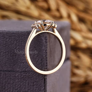 แหวนหมั้นหินสามก้อนสำหรับงานแต่งงานได้รับการรับรองจาก IGI ในห้องปฏิบัติการครบรอบชุบทอง14K - Product Image 6