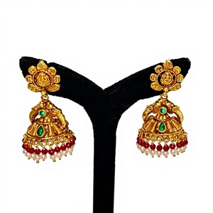 Pendientes Antiguos de Oro Sólido de 22k con Motivo de Lakshmi Hechos a Mano, Joyería de Boda con Esmeraldas Verdes y Perlas Naturales - Product Image 1