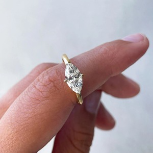 Bague en moissanite taille marquise 1,25 carat, plaquée or jaune 14K sur argent, bague solitaire minimaliste pour usage quotidien - Product Image 3