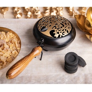 Quemador de Incienso de Latón Hecho a Mano con Mango de Bambú, Difusor Aromático para Uso en Todas las Estaciones - Product Image 6