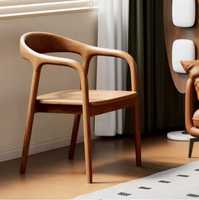 Chaise de salle à manger moderne style Wishbone en noyer, structure en bois massif, assise rembourrée en cuir, fauteuil design pour café et restaurant