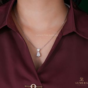 Collier moderne en or massif 18 carats avec diamant étincelant de laboratoire taillé poire et triangle, certifié IGI, pour femme - Product Image 5