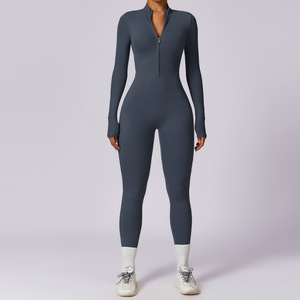 Ensemble de yoga 2 pièces blanc pour femme : Leggings sans couture taille haute avec effet froncé aux fesses et haut court à manches courtes avec dos découpé - Product Image 4