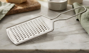 Râpe à fromage en acier inoxydable et acier doux avec poignée, écologique, compatible lave-vaisselle, durable, outil de râpage de 25 cm pour la préparation des aliments - Product Image 2