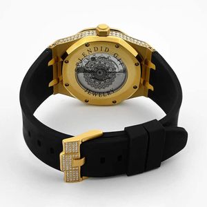 Splendide montre analogique à quartz pour homme, incrustée de diamants/moissanite, boîtier en argent de 28 mm, verre saphir, fermoir papillon – Cadeau de luxe - Product Image 4