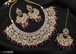 Parure de mariée traditionnelle indienne Kundan : collier ras-du-cou, boucles d'oreilles et Maang Tikka, plaqué or antique, pierres de verre non taillées, couleur menthe, pour mariage - Product Image 4
