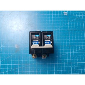 Protecteur de circuit Fuji CP32D CP32D 5A, utilisé comme pièce détachée pour équipement semi-conducteur d'époque - Product Image 1