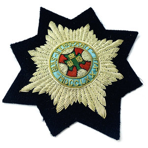 Badges brodés sur mesure de haute qualité avec des fils vibrants, des bords lisses, une construction fiable, en tissu toile - Product Image 2