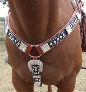 Harnais de selle western en cuir véritable de qualité supérieure, léger, personnalisable, durable, avec des designs tendance et des conchos en cristal, prêt à l'emploi - Product Image 4