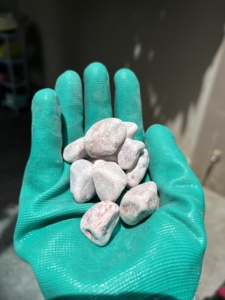 Galets et pavés naturels roses de qualité supérieure, idéaux pour les allées de jardin, l'aménagement paysager et les designs de revêtements décoratifs du sol - Product Image 2