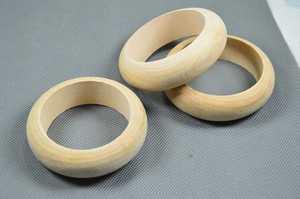 Pulseras y Brazaletes de Madera MN Exports MNE-1327 Clásicos Unisex con Imitación de Perla para Fiestas Cristianas, Acabado Natural, Forma Suave - Product Image 6