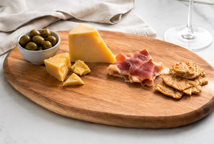 Planche à découper ovale en acacia avec rainure pour jus, préparation culinaire, HORECA, OEM, personnalisable, Vietnam, Viet WoodCraft, 1,5 cm d'épaisseur, écologique - Product Image 6
