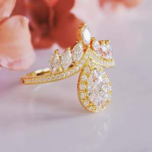 Elegante Anillo de Compromiso de Lujo Chapado en Oro Rosa con Moissanita de Corte Pera de Plata Esterlina para Mujer, Regalo para Fiestas y Bodas - Product Image 1