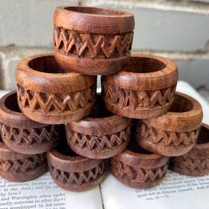 Anneau de serviette en bois au charme saisonnier, complémentant les thèmes printemps, été, automne et hiver - Product Image 2