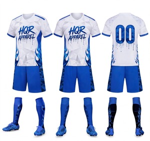 Ensemble de maillot de football personnalisé en polyester 100% avec transfert thermique, blanc et vert, respirant, antibactérien, avec short et chaussettes - Product Image 4