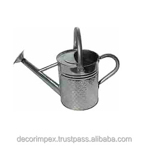 Una regadera de hierro. Es una herramienta de jardinería común utilizada para regar las plantas a mano. Apolo Jardinería Ltd - Product Image 6