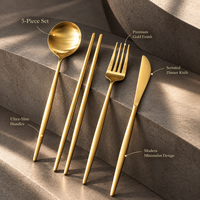 Collection de couverts en acier minimaliste dorés en cinq pièces |   Ustensiles de table élégants avec cuillère de service, fourchette, couteau et baguettes ZS