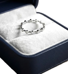 Anillo de Compromiso con Diamante de Laboratorio Redondo Brillante, Certificado IGI, con Engaste de Oro Sólido de 10K, 14K o 18K, Claridad DEF Color VS VVS, Eternidad Completa - Product Image 4