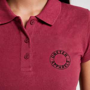 เสื้อโปโลแขนสั้นสีแดงเลือดหมูสำหรับผู้หญิงจาก One Ten Apparels ทรงครอปพอดีตัวพร้อมโลโก้ด้านหน้า - Product Image 6