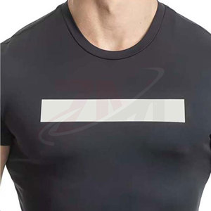 เสื้อยืดคอมเพรสชั่นผู้ชายแบบ OEM สำหรับออกกำลังกาย แห้งเร็ว เหมาะสำหรับการฝึกซ้อมในยิมและกิจกรรมฟิตเนส - Product Image 5