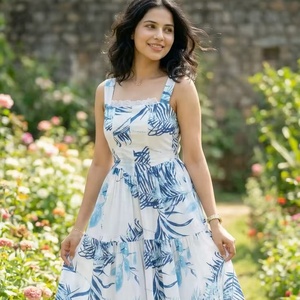 Nouvelle Robe Midi Élégante pour Femme, Tendance Estivale, Imprimé Feuilles de Palmier Bleu et Blanc, Sans Manches, Col Carré, Coupe Étages, Robe Longue Trapèze - Product Image 1