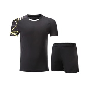 Ensemble de tenue de tennis vert de haute qualité pour hommes avec chemise et short personnalisés, parfait pour la performance et le style sur le terrain - Product Image 4