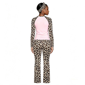 Ensemble de yoga 2 pièces pour femme : T-shirt court raglan à manches courtes et leggings évasés imprimé léopard – Tenue décontractée pour la gym et la détente - Product Image 5