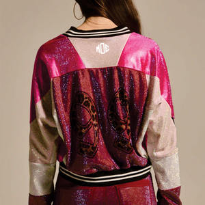 Jersey de Fútbol Americano Personalizado con Pedrería para Mujer, Top Corto con Cuello en V, Diseño Personalizado, Venta al Por Mayor OEM - Product Image 3