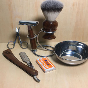 Juego de Afeitado Profesional de Lujo de Acero Inoxidable de Alta Calidad para Barbería y Salón, Set de Regalo para Hombre - Product Image 1