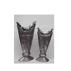 Decoración moderna para el hogar, jarrón de aluminio fundido hecho a mano por Azora Industries, alta calidad para mesa, sala de estar, comedor - Product Image 2