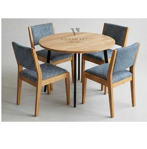 Juego de Mesa y Sillas de Comedor de Madera Maciza de Lujo para Espacios Modernos - Product Image 1