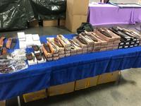 Lot de couteaux de chasse Damas mixtes avec étui – Livraison immédiate, stock disponible, vente en gros uniquement, option de sélection et d'assemblage de couteaux