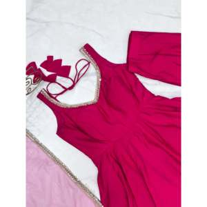 Elegante Vestido Anarkali XS para Fiesta con Hermoso Pantalón y Dupatta - Product Image 4