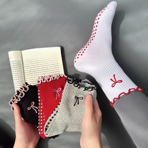 Chaussettes antidérapantes personnalisées JZVINA avec logo brodé, bordure festonnée jacquard, sans couture, pour Pilates, yoga, barre et gym - Product Image 5