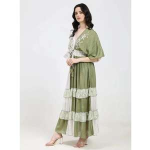 Hermoso Vestido Maxi Boho Chic 100% Algodón Verde y Blanco con Bordado, Cuello en V, Mangas Abullonadas y un Impresionante Diseño de Bloques de Color - Product Image 4