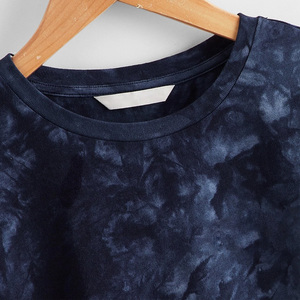 เสื้อยืดคอกลมแขนสั้นลายไทได ถักนิตติ้งลำลองสำหรับเด็กผู้ชาย สีน้ำเงินลาย - Product Image 4