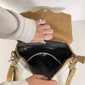 Bolso Bandolera de Cuero Personalizado Hecho a Mano para Mujer, de Piel Genuina de Vacuno con Pelo, Bolso de Moda - Expo de Marzo - Product Image 6