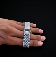 Luxuriöse Damen-Quarzuhr mit Eisdiamanten-CZ-Lünette, arabischer Ziffernblatt und Edelstahlgehäuse – Mehrajudin Gems STP Uhrwerk