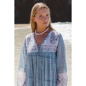 เดรส Rooh Midi สีน้ำเงินเฮอริเทจ ผ้าฝ้ายธรรมชาติ 100% ลายดอกไม้ ทันสมัย เป็นมิตรกับสิ่งแวดล้อม ยับยาก สวมใส่สบาย - Product Image 3