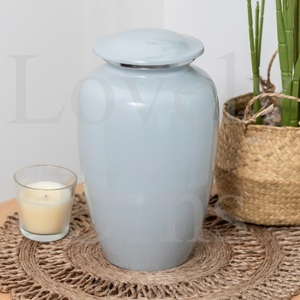 Urne funéraire classique blanche personnalisable, taille moyenne pour adulte, récipient commémoratif pour cendres. - Product Image 3