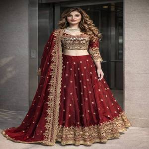 Ensemble Lehenga Choli VASTRA COTTAGE en soie Fandy bicolore, brodé et orné de sequins, avec dupatta en soie Fandy. - Product Image 1