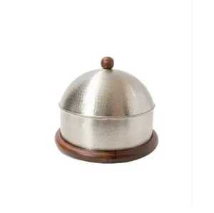Plat de service en acier inoxydable de qualité supérieure, chauffe-plat en métal martelé avec base en bois et couvercle - Product Image 1