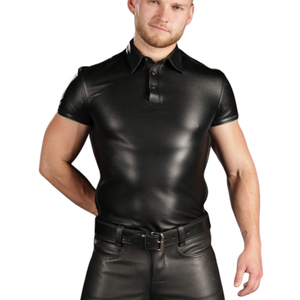 Polo de Piel de Cordero Rojo Intenso, Elegante y Moderno, Perfecto para Declaraciones de Moda Modernas - Product Image 2